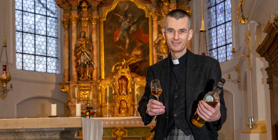 Whisky und mehr: Wolfgang Rothe kämpft gegen Homophobie in der katholischen Kirche(Foto: Theo Klein)