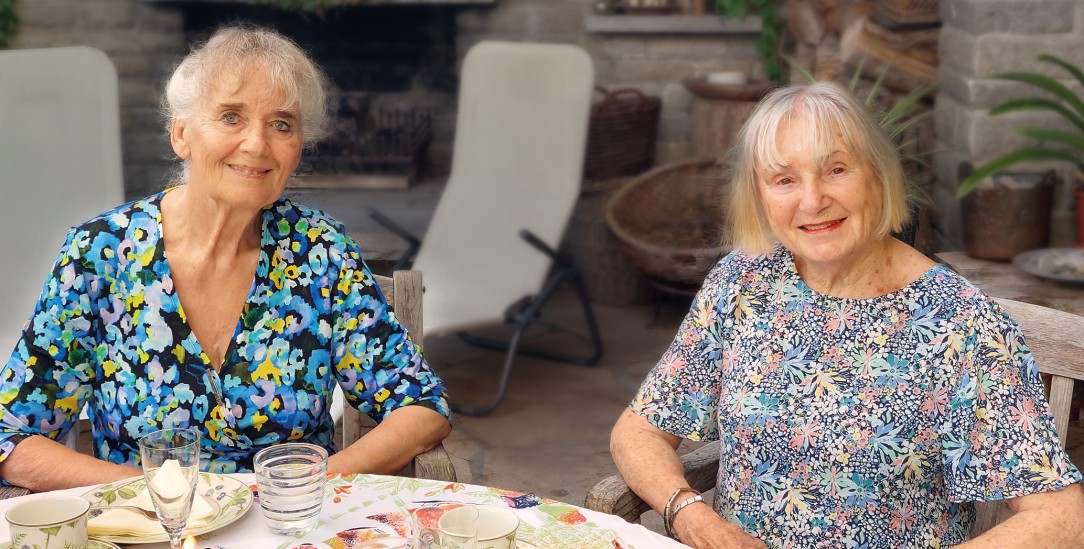 Die Autorin (rechts) mit ihrer Freundin Reinhilde (Foto: privat) Die Autorin (rechts) mit ihrer Freundin Reinhilde (Foto: privat)