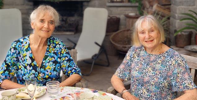Die Autorin (rechts) mit ihrer Freundin Reinhilde (Foto: privat)