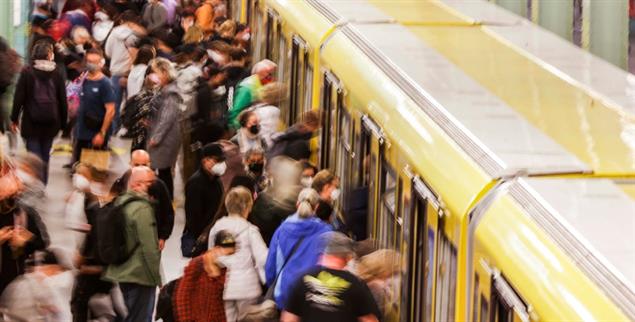 Es dürfte voll werden im Nahverkehr: Ab 1. Juni gilt das 9-Euro-Ticket. (Foto: PA/Jochen Eckel)