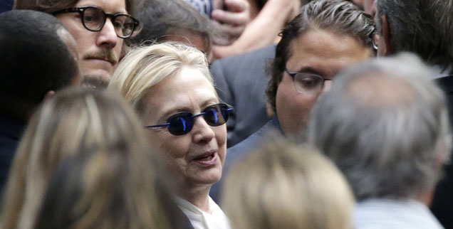 Welche Folgen hat ihre Erkrankung für den Wahlkampf? Hillary Clinton bei einer Gedenkveranstaltung zum 15. Jahrestag der Terroranschläge in New York, später hat sie dort einen Schwächeanfall erlitten (Foto: pa/Newscom/John Angelillo)