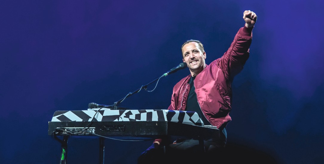 Testet Grenzen aus: Der Rapper Danger Dan bei einem Auftritt in Berlin. (Foto: picture alliance / PIC ONE / Adina Scharfenberg)
