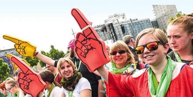 Wiir wissen, wo´s langgeht! Katholikinnen und Katholiken in Leipzig. (Foto: KNA/Oppitz) Wiir wissen, wo´s langgeht! Katholikinnen und Katholiken in Leipzig. (Foto: KNA/Oppitz)