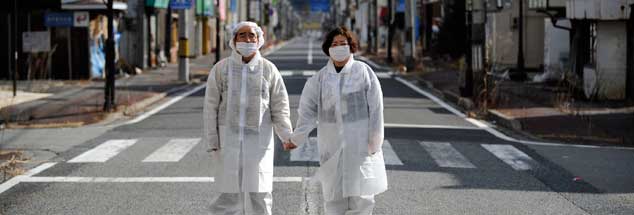 Menschen in der Ortschaft Namie, die in der evakuierten Zone der Region Fukushima liegt: Mehr als 100.000 Menschen verloren durch die Atom-Katastrophe ihre Heimat. (Foto: pa/Robichon)