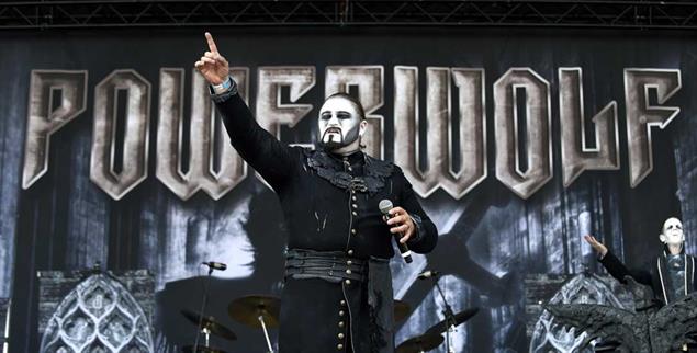 Ein Metal-Konzert wie eine Messe: Sänger Attila Dorn von der Band »Powerwolf« (Foto: pa/apa/Herbert P. Oczeret)