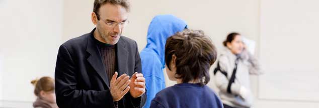 Lehrer sollen für Schüler Echo, Ermutigung und Herausforderung sein, meint der Pädagoge Michael Felten in seinem Beitrag für Publik-Forum (Foto: pa/Hanno)