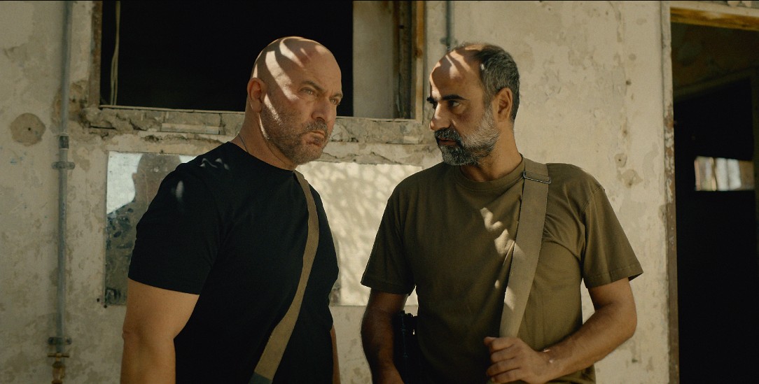 Ausgebrannte Kerle: Die Spezialagenten Doron (Lior Raz) und Eli (Yaakov Zada-Daniel). (Foto: Courtesy of Netflix)