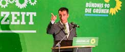 Wo geht es lang? Cem Özdemir, Parteivorsitzender von Bündnis 90/Die Grünen, hielt eine Rede zum Auftakt des Wirtschaftskongresses der Grünen »Die neue Gründerzeit« in Mainz (Foto: Torsten Silz/gruene.de)