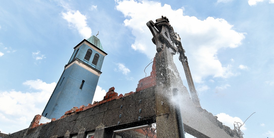 Allein in der Kirche: Wer heute zum Glauben findet, tut das aus sehr individuelle Weise (Foto: IMAGO Images / Funke Foto Services / Konopka)