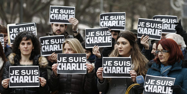 »Ich bin Charlie«: Spanische Journalistinnen und Journalisten zeigen Solidarität mit den Opfern von Paris. Nach dem Anschlag auf das Satiremagazin »Charlie Hebdo« ist europaweit das Entsetzen groß  (Foto: pa/dpa/Jesus Diges)