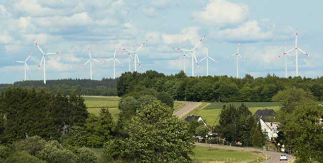 Wie viele Windräder in der Landschaft sind okay? Wichtig ist, vor dem Aufstellen der Anlagen vor Ort eine intensive Debatte zu führen (Foto: Lutze)