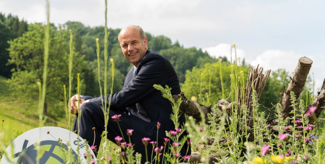 Respekt fürs Insekt: Hans-Dietrich Reckhaus finanziert Futterwiesen für Kerbtiere aller Art (Foto: Jelena Gernert)