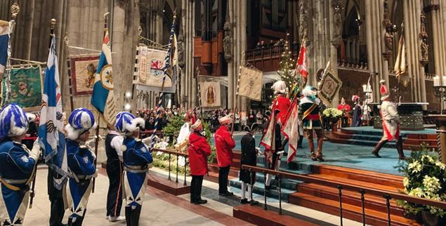 Feierlicher Einzug: Karnevalisten zur Sessionseröffnung im Kölner Dom (Foto: KNA-Bild / Nicola Trenz)