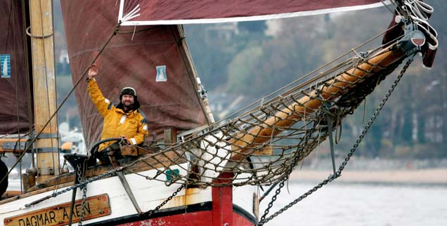 Arved Fuchs auf seinem Segelschiff Dagmar Aaen: Seine aktuelle Expedition zur Inselgruppe Franz-Josef-Land im russischen Teil des Nordpolarmeers mussten Fuchs und sein Team gerade abbrechen. Die russischen Behörden verweigerten der im Hafen von Murmansk wartenden Crew  trotz diplomatischer Unterstützung aus Berlin die Weiterfahrt in das wenig erforschte Gebiet. Fuchs will nun nach Spitzbergen segeln (Foto: pa/AP Photo/BIMMER)