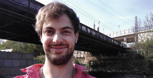 Hat Türen abgedichtet, Schlamm geschippt und Dokumente gerettet: Student Arne Gottwald unterstützt seine Eltern, deren Haus vom Hochwasser der Swist überflutet wurde (Foto: privat)