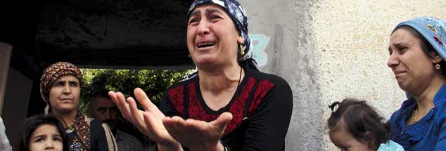 Verzweiflung in Cizre: Hunderte Tote gab es in den letzten Monaten bei Kämpfen zwischen PKK und türkischem Militär, darunter viele Zivilisten. (Foto: Sertac/Reuters)

