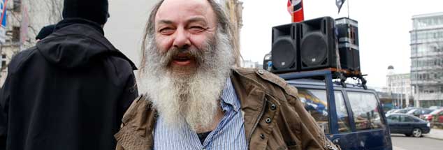 Lothar Koenig engagiert sich weiter gegen Rechtsextremismus: hier beim Mahngang in Dresden gegen die alljährlichen Aufmärsche von Neonazis im Februar dieses Jahres (Foto. pa/Golejewski)