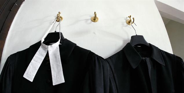 Pfarrerinnen und Pfarrer sind Beamte – passt das noch in die Zeit? (Foto: epd-bild / Cristian Gennari)