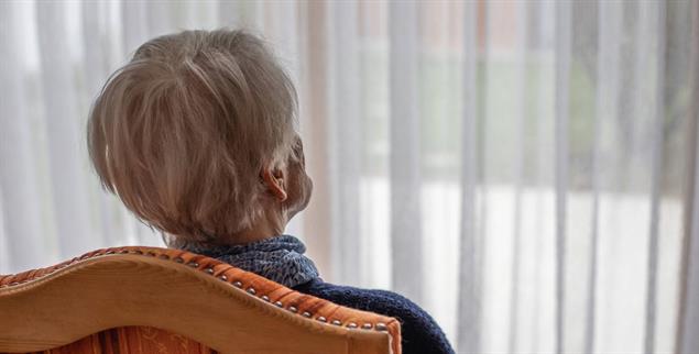 In Würde krank sein dürfen: Ungefähr 1,8 Millionen Menschen in Deutschland leben mit Demenz. Für pflegende Angehörige ist oft auch ein kleiner Zuschuss eine große Hilfe. (Foto: picture alliance / Fotostand / Fritsch)