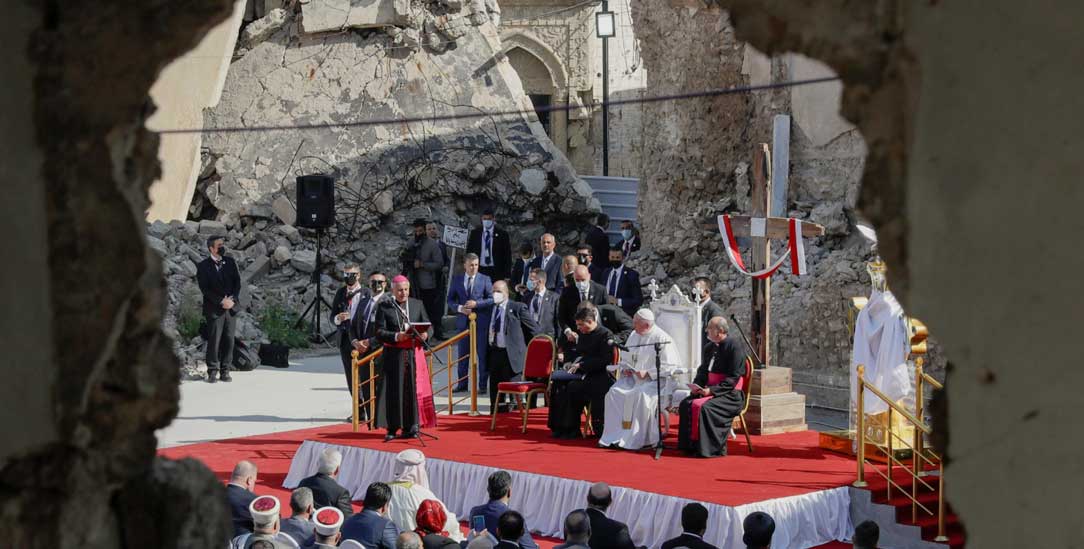 Station in Mossul: Papst Franziskus auf dem Platz der zerstörten Kirchen (Foto: PA/APAndrew Medichini)