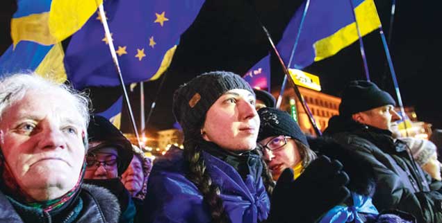 Kiew: Bürger demonstrieren gegen die geballte Staatsmacht für eine Annäherung der Ukraine an die Europäische Union. (Foto: Gleb Garanich/Reuters)
