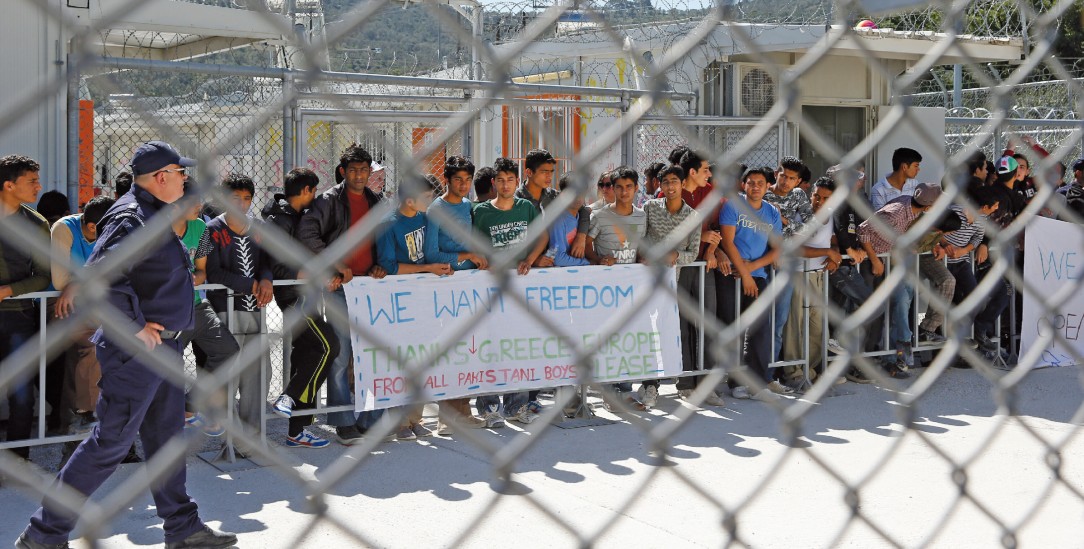 Bald mehr Lager an der EU-Außengrenze: Flüchtlinge in Moria vor der Ankunft des Papstes im Jahr 2016(Foto: kna / Paul Haring / CNS photo)