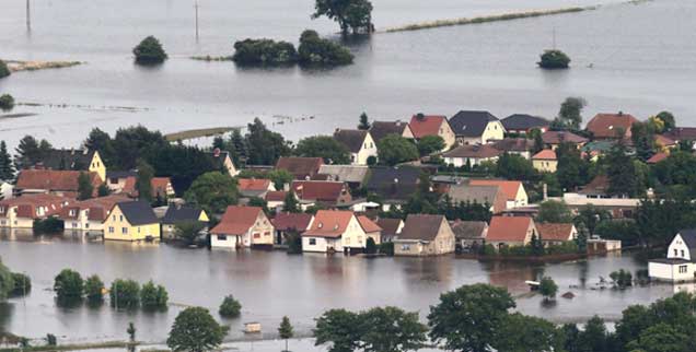 Die zweite Hochwasserkatastrophe in Deutschland innerhalb von elf Jahren: Vorbote künftiger, noch viel schlimmerer Klimaveränderungen? (Foto: pa/Wolf)