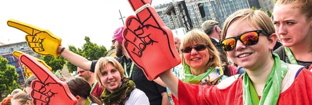 Wiir wissen, wo´s langgeht! Katholikinnen und Katholiken in Leipzig. (Foto: KNA/Oppitz)
