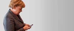 Angela Merkel, immer up to date in Sachen »neue Medien«: Nützt ihr das im Dialog mit dem Bürger? (Foto: pa/Kappeler)