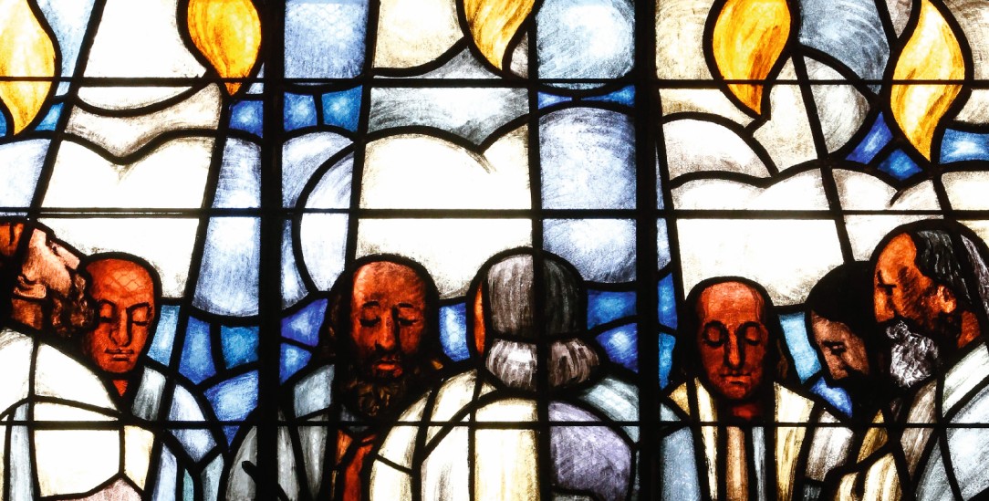 Die Herabkunft des Geistes. Glasfenster in der Magdalenen-Kirche, Genf. (Foto: PA / Godong / Fred de Noyelle)