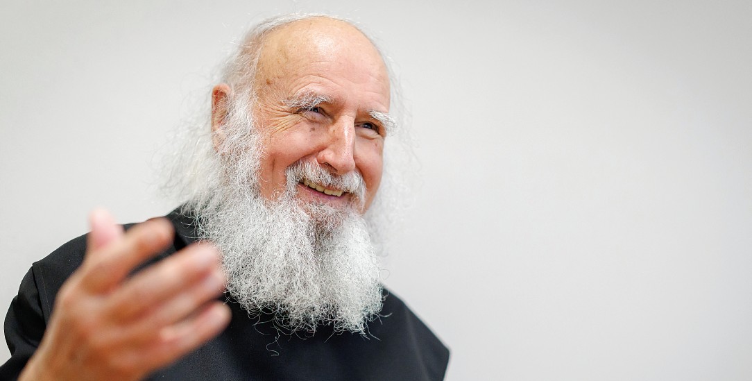 Die hohe Kunst des Älterwerdens: »Ich hab’ gut gelebt, ich bin dankbar dafür – ich bin bereit zu gehen«, sagt Anselm Grün. (Foto: PA/DPA/Daniel Karmann)