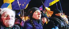 Kiew: Bürger demonstrieren gegen die geballte Staatsmacht für eine Annäherung der Ukraine an die Europäische Union. (Foto: Gleb Garanich/Reuters)
