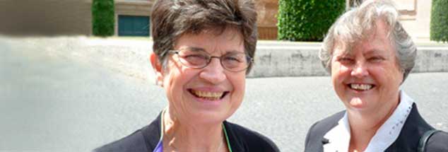 Pat Farrell (links) und Janet Mock: Desillusioniert nach der Rückkehr aus Rom, aber immer noch mit »keep smiling«-Attitüde. Wie wird sich der Verband der US-amerikanischen Ordensfrauen jetzt entscheiden? (Foto: www.catholicanada.com)