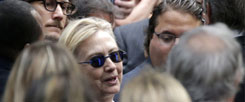 Welche Folgen hat ihre Erkrankung für den Wahlkampf? Hillary Clinton bei einer Gedenkveranstaltung zum 15. Jahrestag der Terroranschläge in New York, später hat sie dort einen Schwächeanfall erlitten (Foto: pa/Newscom/John Angelillo)