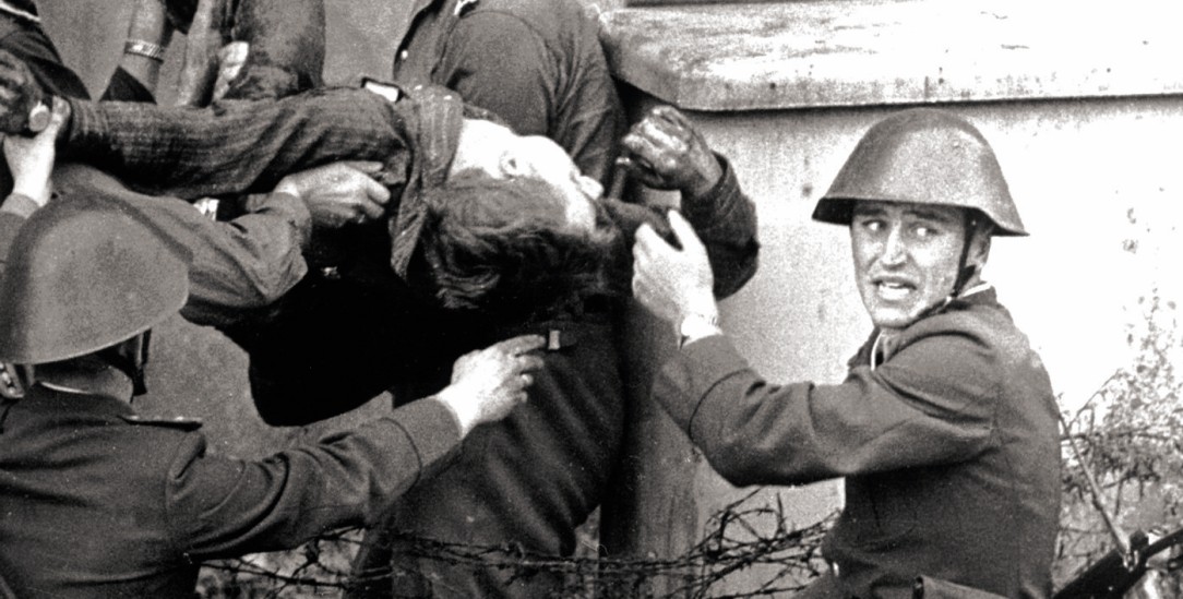Der berühmteste Mauertote. Der 17-jährige Peter Fechter verblutete 1962 nach einem Beckendurchschuss am Grenzübergang Checkpoint Charlie. (Foto: PA/DPA)