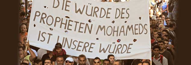 Demonstration in Freiburg, Ende September 2012: Die Teilnehmer protestieren gegen ein Video auf youtube, das den Propheten Mohammed schmäht und Allah lächerlich macht. Wie weit darf Meinungsfreiheit gehen? (Foto: pa/Seeger)