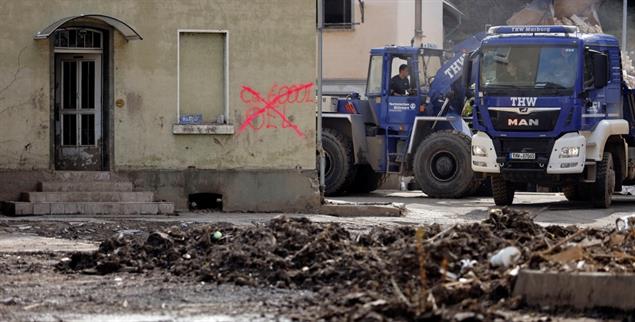 Schutt in einem vom Hochwasser betroffenen Ort in Westdeutschland (Foto: PA/Geilser-Fotopress/Hardt)