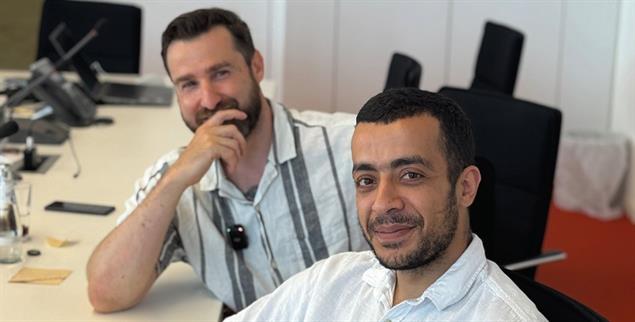 Gemeinsam für Dialog: Der Palästinenser Hamza Howidy (vorn) und der Israeli Shay Dashevsky(Foto: Alicia Rust)
