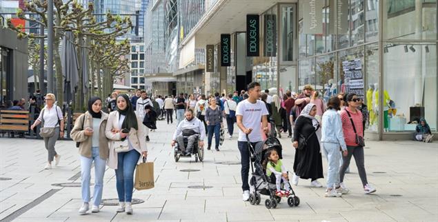 Gesellschaftliche Realität: Der Islam gehört zu Deutschland – und leider auch die Muslimfeindlichkeit (Foto: IMAGO/Schoening)