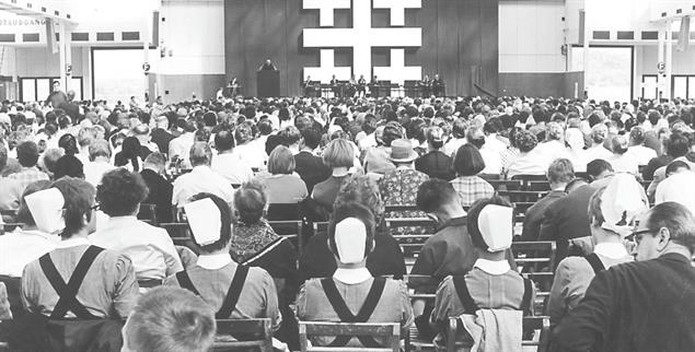 Der evangelische Kirchentag in Hannover 1967: Liberale Denker wie Gerold Becker und Helmut Kentler sollten die Veranstaltung moderner machen. (Foto: epd-bild / Hans Lachmann)