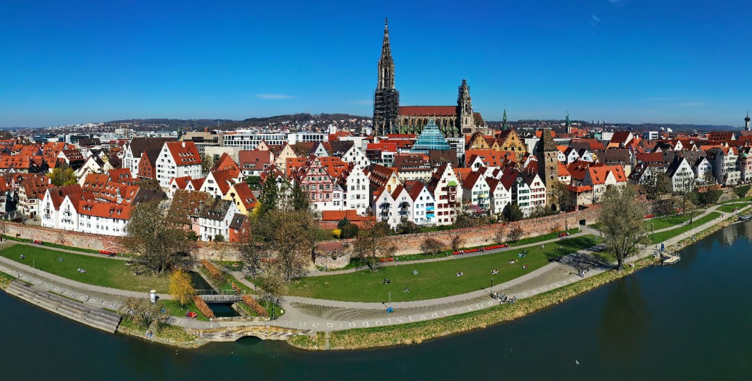 Die Revolution findet im Liegenschaftsamt statt: Seit Jahren kauft die Stadt Ulm Grundstücke auf Vorrat.(Foto: picture alliance/Zoonar)