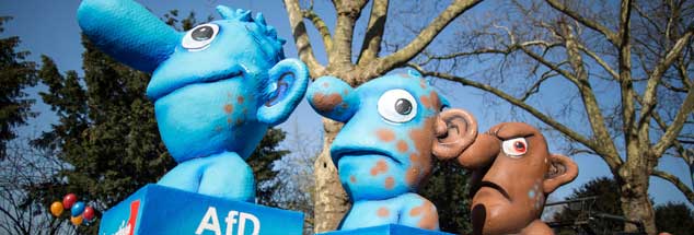 In der Politik ist nach den Landtagswahlen das Entsetzen über die Wahlerfolge der AfD groß, die Düsseldorfer Karnevalisten machten sich dagegen einen Spaß daraus, die Entwicklung der AfD zu einer rechtspopulistischen Partei beim gestrigen Karnevalszug zu kommentieren. Wegen einer Sturmwarnung am Rosenmontag war der Zug verlegt worden (Foto: pa/Hitij)