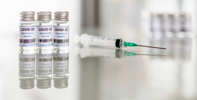 Begehrt und von manchen skeptisch betrachtet: Impfstoff gegen Covid-19 (Foto: PA/Geisler-Fotopress)