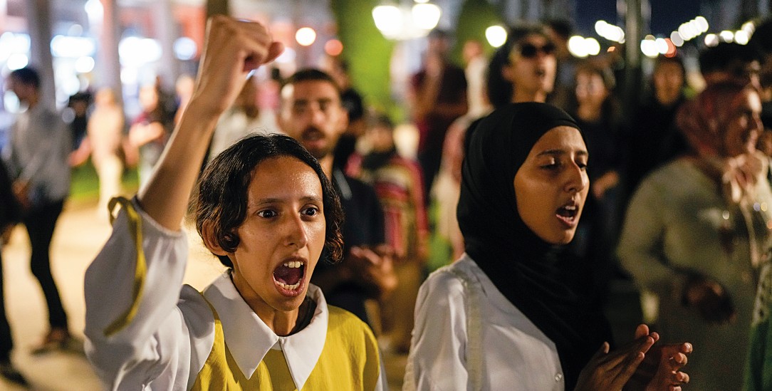 Junge Menschen protestieren gegen Korruption (Foto: pa/ap/Mosa’ab Elshamy)