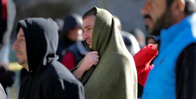 Geschafft: russische Männer nach der Teilmobilmachung ihres Landes an der georgisch-russischen Grenze. (Foto: PA/AP/Zurab Tsertsvadze)