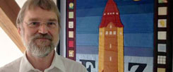 Roland Stelzer leitet einen Textil-Familienbetrieb in der sechsten Generation. Er setzt konsequent auf ökologisch produzierte Kleidung, zugleich achtet er auf faire Bedingungen in allen Arbeitsschritten, das ist in der Kombination sehr selten (Foto: Stiefel)