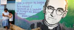 »Er war ein frommer Mann«: Dieser Satz aus dem Mund des Opus-Dei-Oberen tötet Oscar Romero noch einmal. Dabei war er vor allem eines: Ein Anwalt der Armen, als der er bis heute in El Salvador verehrt wird.  (Foto: pa/escobar)
