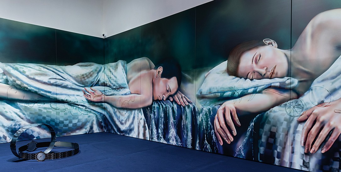 Intim und dystopisch: Louisa Gagliardis Installation »Streaming« (2025) ist in der Ausstellung »Many Moons« in Lugano zu sehen. (Foto: Luca Meneghel via Masilugano)