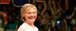 Die Kandidatur für die Demokraten hat sie so gut wie in der Tasche, jetzt muss sich Hillary Clinton mit Donald Trump auseinandersetzen und die Anhänger von Bernie Sanders auf ihre Seite ziehen  (Foto: pa/Kennell)