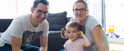 Vertrauen in die Natur: Katarina und Michael Labuda wollen ihre Tochter "artgerecht" aufziehen. (Foto: Kirchgessner)